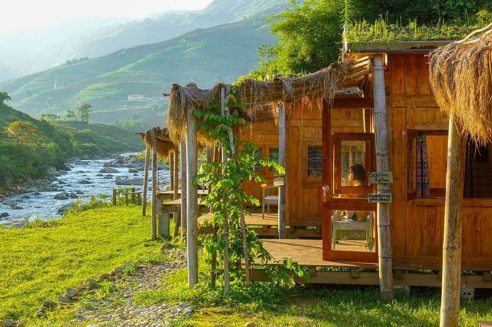Bungalow bên bờ suối. Bungalow bên bờ suối.