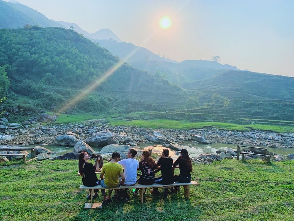 Ngắm hoàng hôn ở Utopia. Ngắm hoàng hôn ở Utopia.