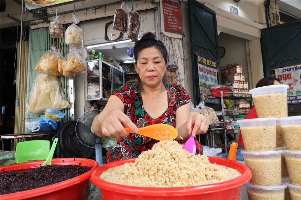 Nhộn nhịp các mặt hàng phục vụ Tết Đoan Ngọ 