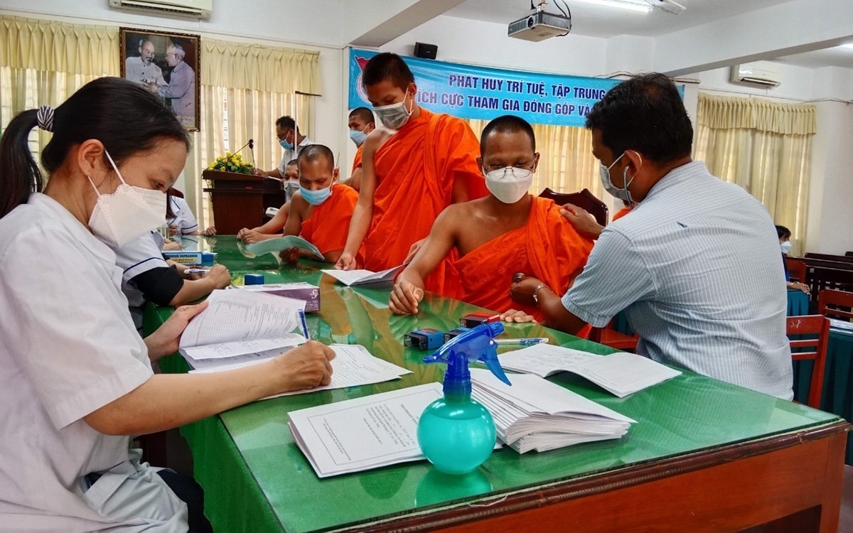 Các tăng sinh được kiểm tra sức khỏe trước khi kết thúc năm học Các tăng sinh được kiểm tra sức khỏe trước khi kết thúc năm học