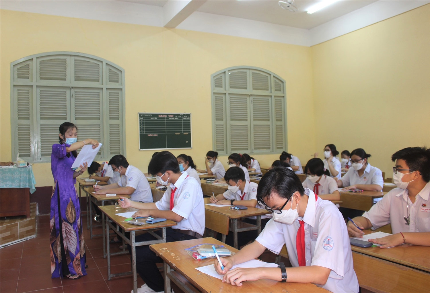 Giám thị phổ biến quy định cho các thí sinh
