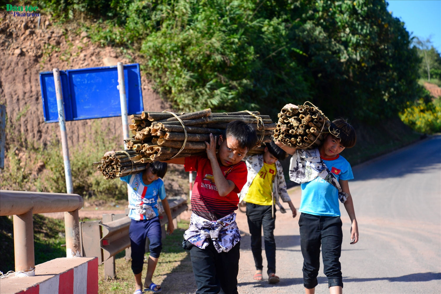 Tuổi nhỏ… việc không hề nhỏ