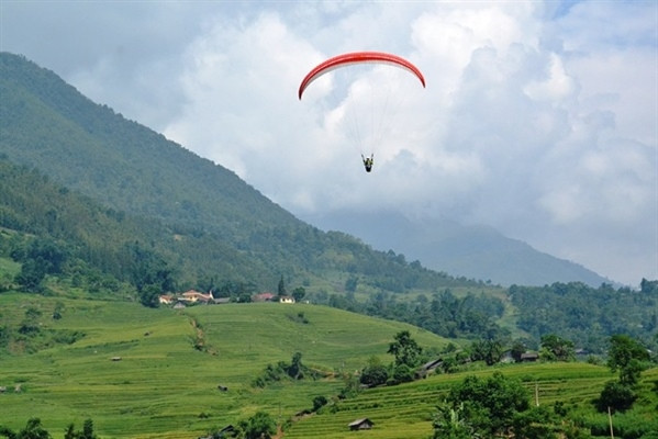 Trải nghiệm dù lượn góp phần quảng bá hình ảnh du lịch Bát Xát đến với đông đảo du khách