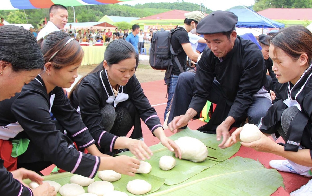 Giao lưu, trình diễn giã bánh giày