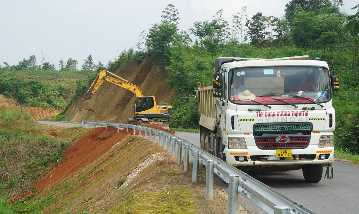 Các điểm nguy cơ mất an toàn đã được lắp hệ thống hộ lan