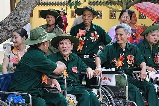 Đề xuất dành 400 tỷ đồng tặng quà cho người có công dịp 27/7. Ảnh minh hoạ