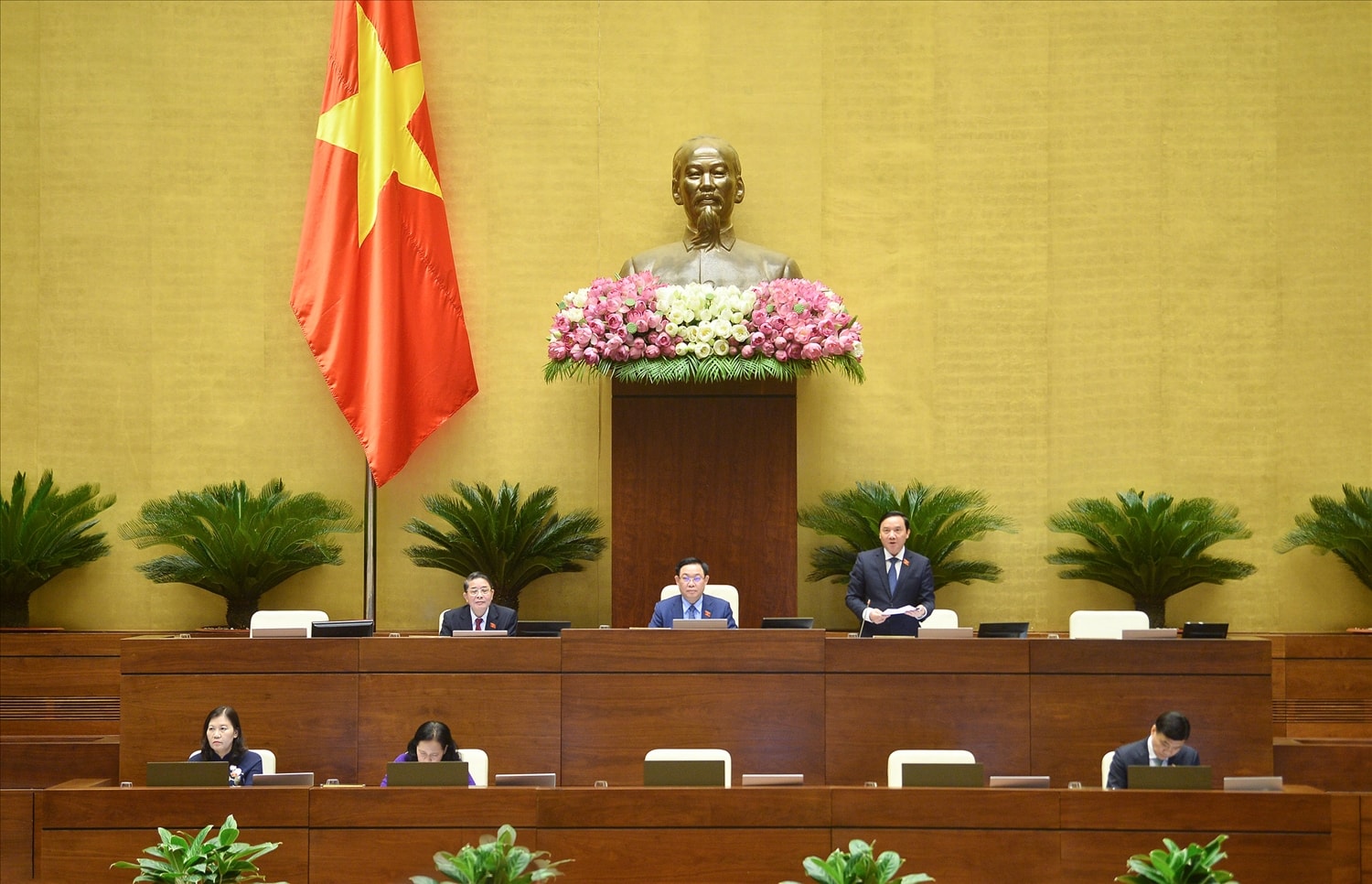 Phó Chủ tịch Quốc hội Nguyễn Khắc Định điều hành phiên họp Phó Chủ tịch Quốc hội Nguyễn Khắc Định điều hành phiên họp