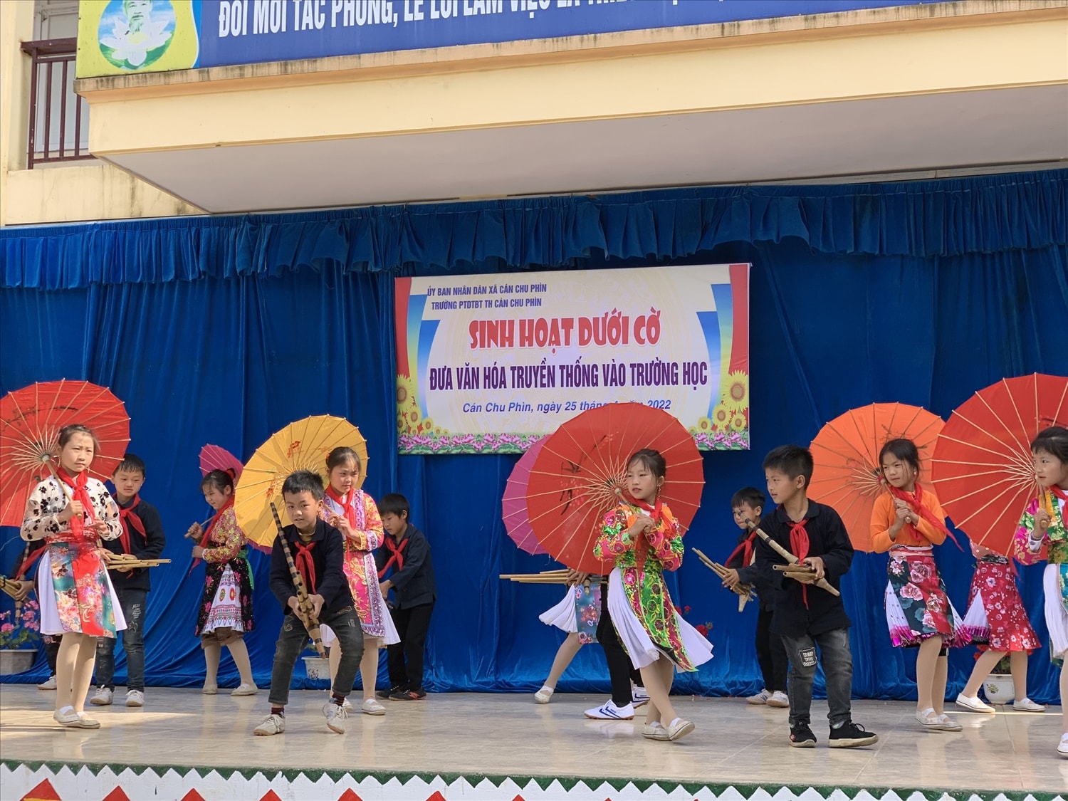 Bảo tồn bản sắc văn hoá DTTS trong thời hội nhập: Bồi đắp tình yêu văn hóa dân tộc cho lớp trẻ (Bài 1) 