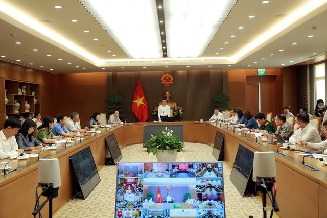 Cuộc họp trực tuyến toàn quốc về công tác y tế và phòng, chống dịch bệnh tập trung vào nội dung đẩy nhanh tốc độ tiêm vaccine; tháo gỡ khó khăn trong đấu thầu thuốc, vật tư, trang thiết bị y tế - Ảnh: VGP/Đình Nam