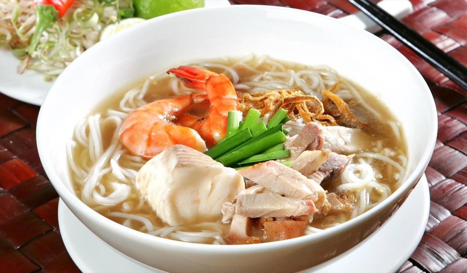 Món bún nước lèo không thể thiếu gia vị bò hóc