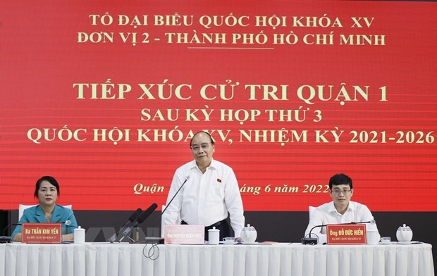 Chủ tịch nước Nguyễn Xuân Phúc phát biểu tại buổi tiếp xúc cử tri. (Ảnh: Thống Nhất/TTXVN)