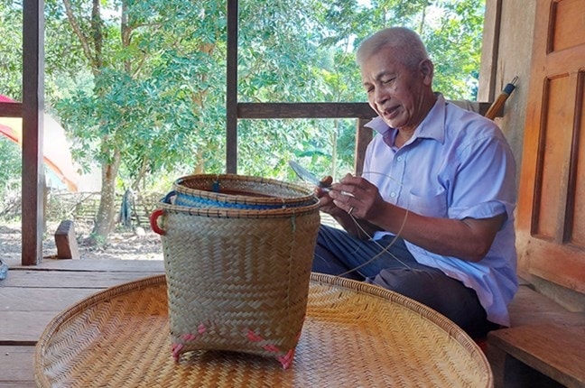 Ông Hồ Xây, Người có uy tín ở bản Rôông, xã Trọng Hóa là tấm gương sáng trong đồng bào DTTS để bà con noi theo