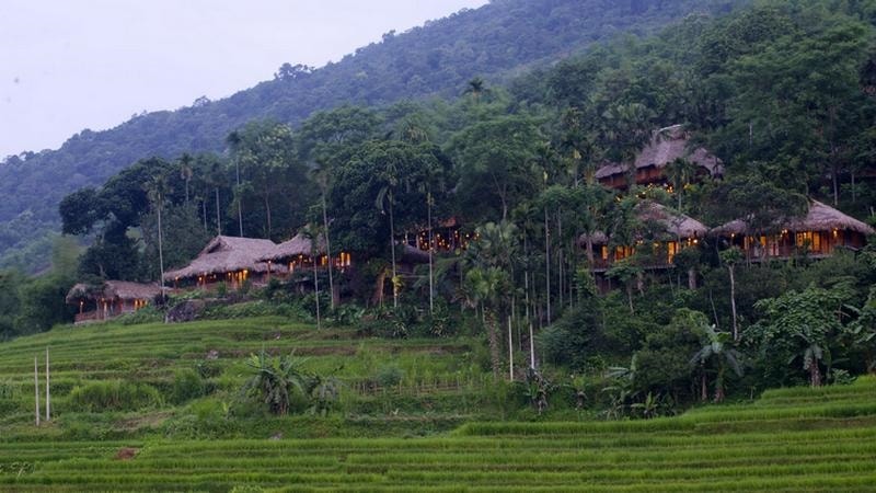 Những ngôi nhà sàn truyền thống ở bản Đôn