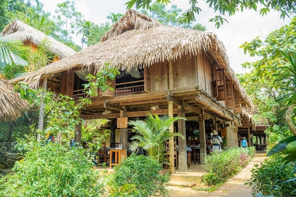 Khu nghỉ dưỡng sinh thái homestay ở bản Đôn thu hút nhiều du khách đến tham quan nghỉ lại cuối tuần