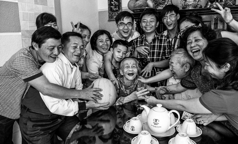 Hình ảnh gia đình được giới thiệu tại Triển lãm ảnh nghệ thuật Đen - Trắng trong Ngày hội.