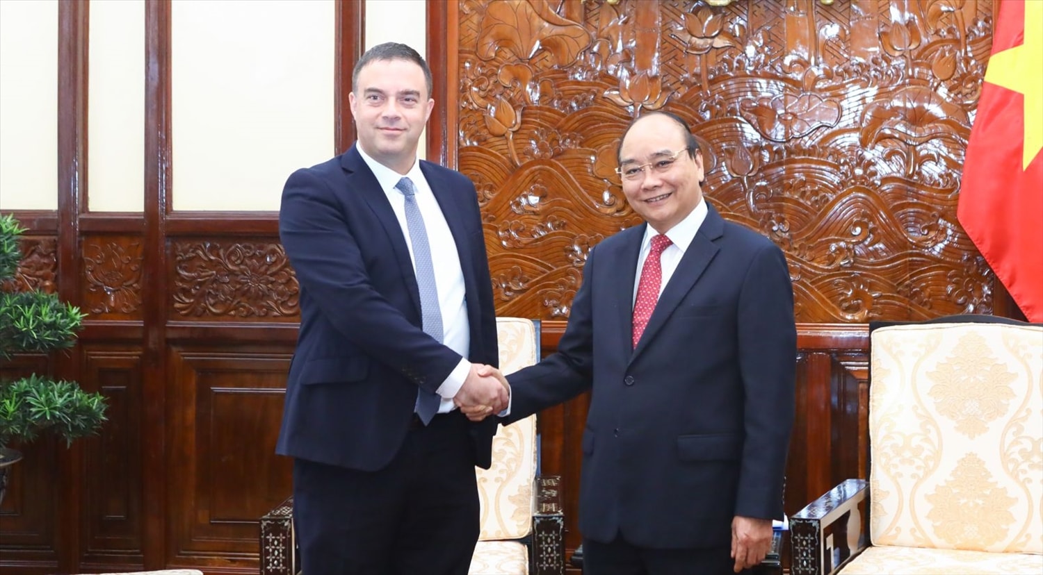 Chủ tịch nước Nguyễn Xuân Phúc tiếp Đại sứ Đặc mệnh toàn quyền Nhà nước Israel đến chào từ biệt. Ảnh: VPCTN