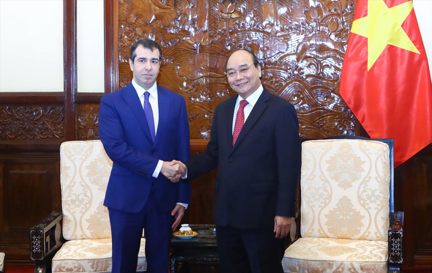 Chủ tịch nước Nguyễn Xuân Phúc tiếp Đại sứ Đặc mệnh toàn quyền Cộng hòa Azerbaijan đến chào từ biệt. Ảnh: VPCTN