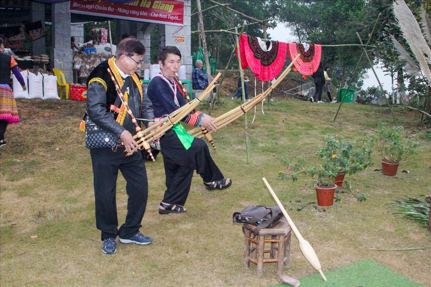 Bảo tồn bản sắc văn hoá DTTS trong thời hội nhập: Những 