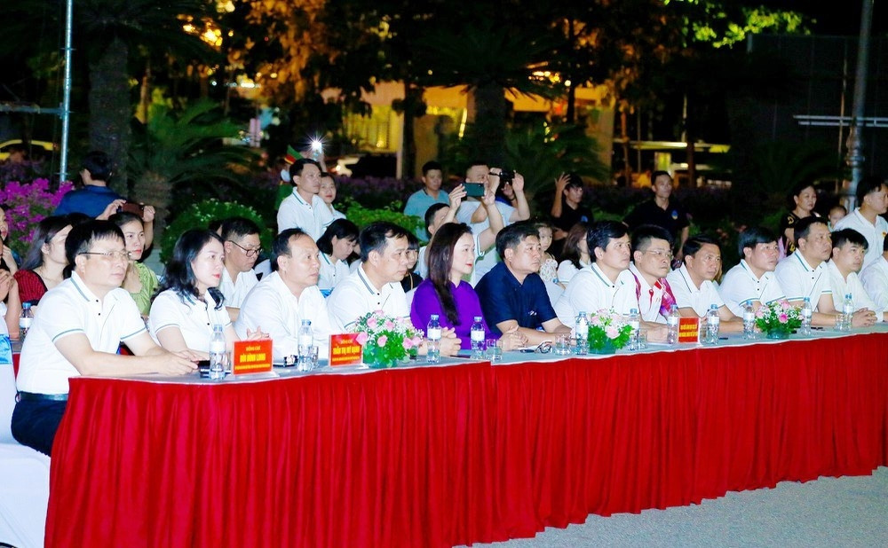 Các đại biểu tham gia Lễ phát động