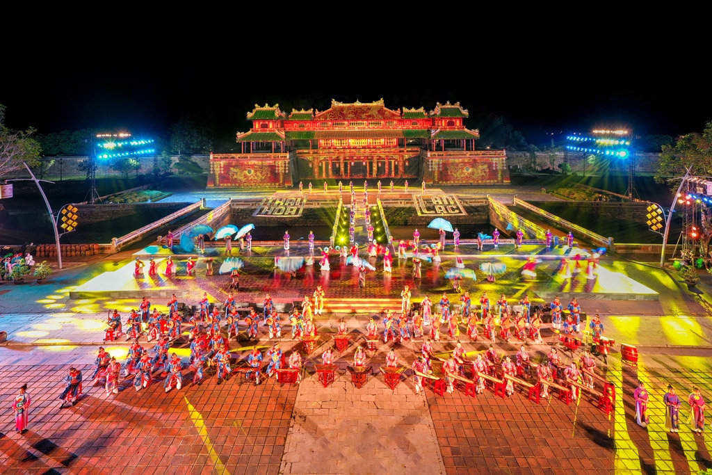 Hoà tấu “Đất nước Thái Hoà” mở đầu cho đêm khai màn