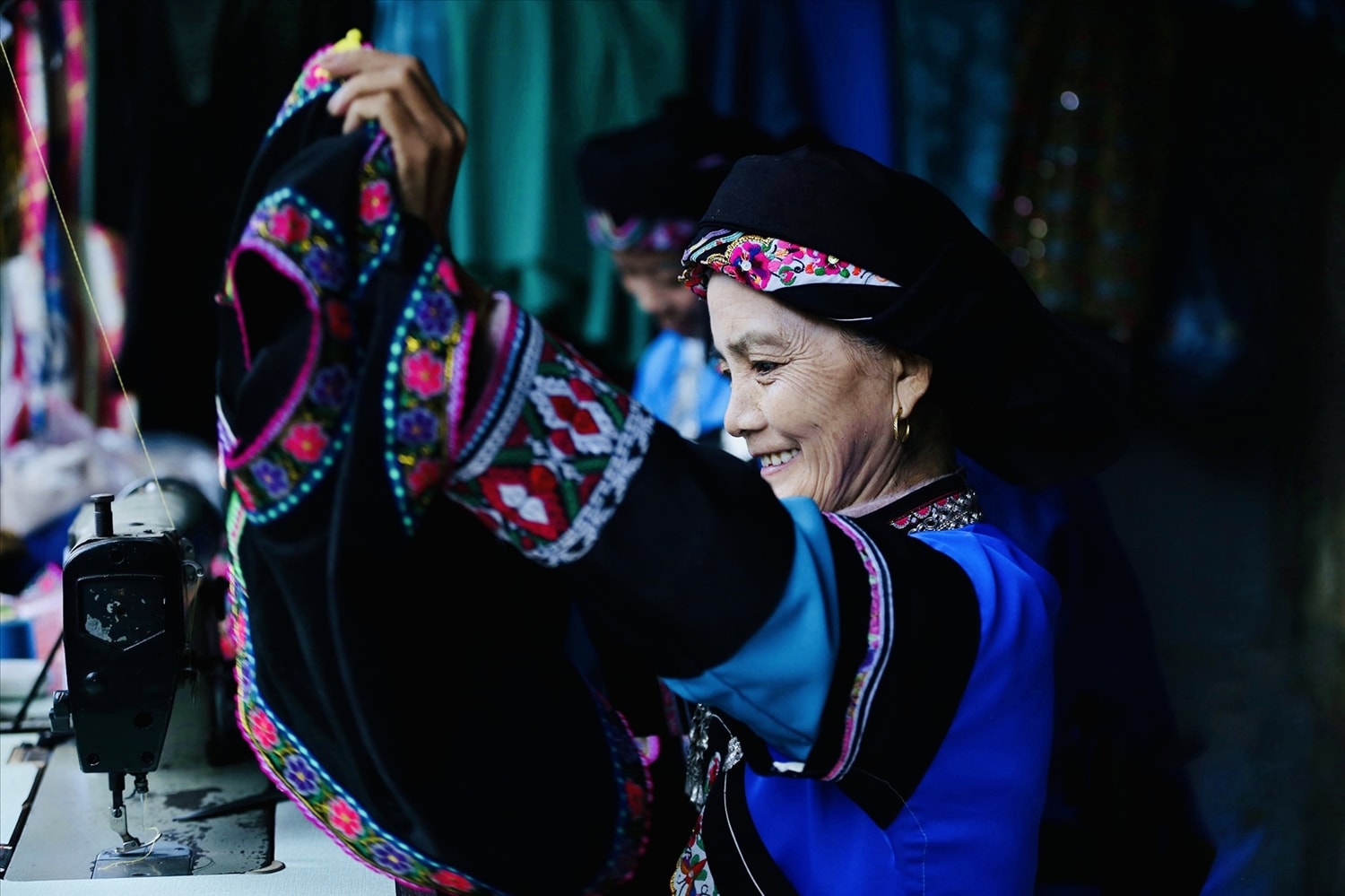 Trang phục nhóm Tu Dí Trang phục nhóm Tu Dí