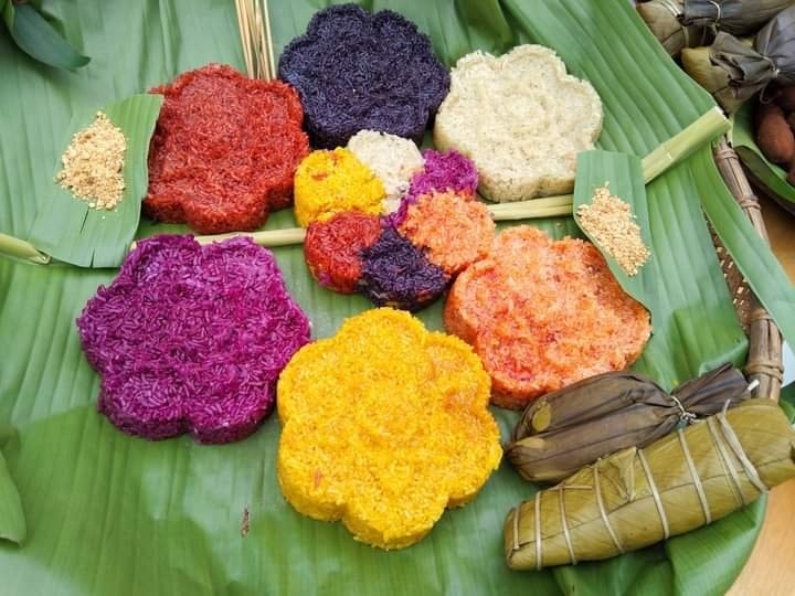 Xôi ngũ sắc là món ăn được tạo bởi sự khéo léo và sáng tạo của người Tày ở huyện Bảo Yên.