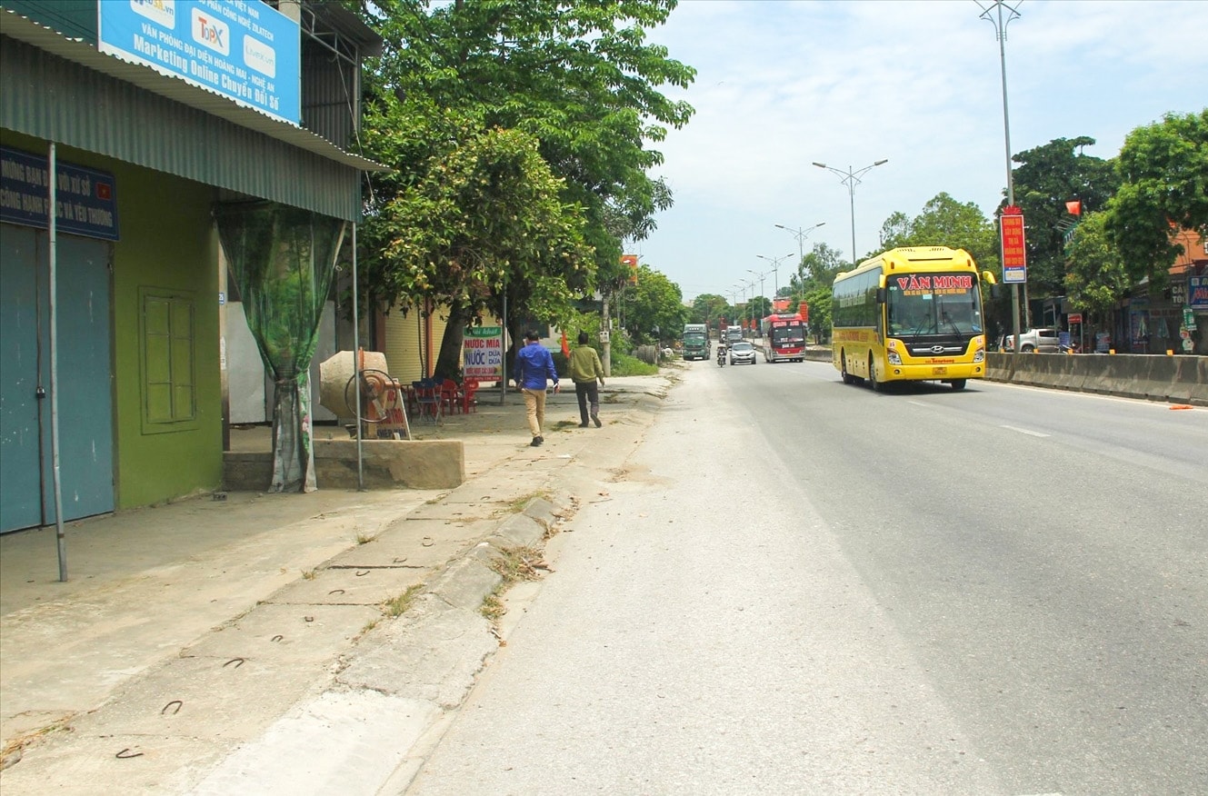 Quốc lộ 1A, đoạn qua phường Quỳnh Xuân (TX. Hoàng Mai, tỉnh Nghệ An), sau 26 năm thu hồi đất để mở rộng nhưng dân vẫn chưa được bồi thường