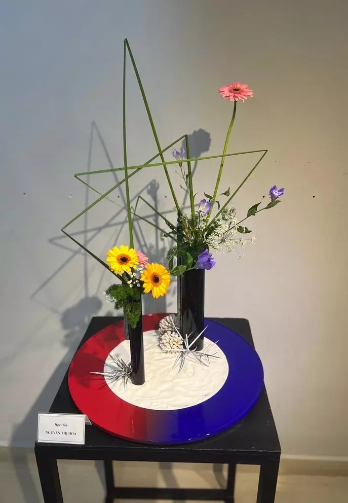 Một tác phẩm Ikebana (Hoa đạo) của Nhật Bản Một tác phẩm Ikebana (Hoa đạo) của Nhật Bản