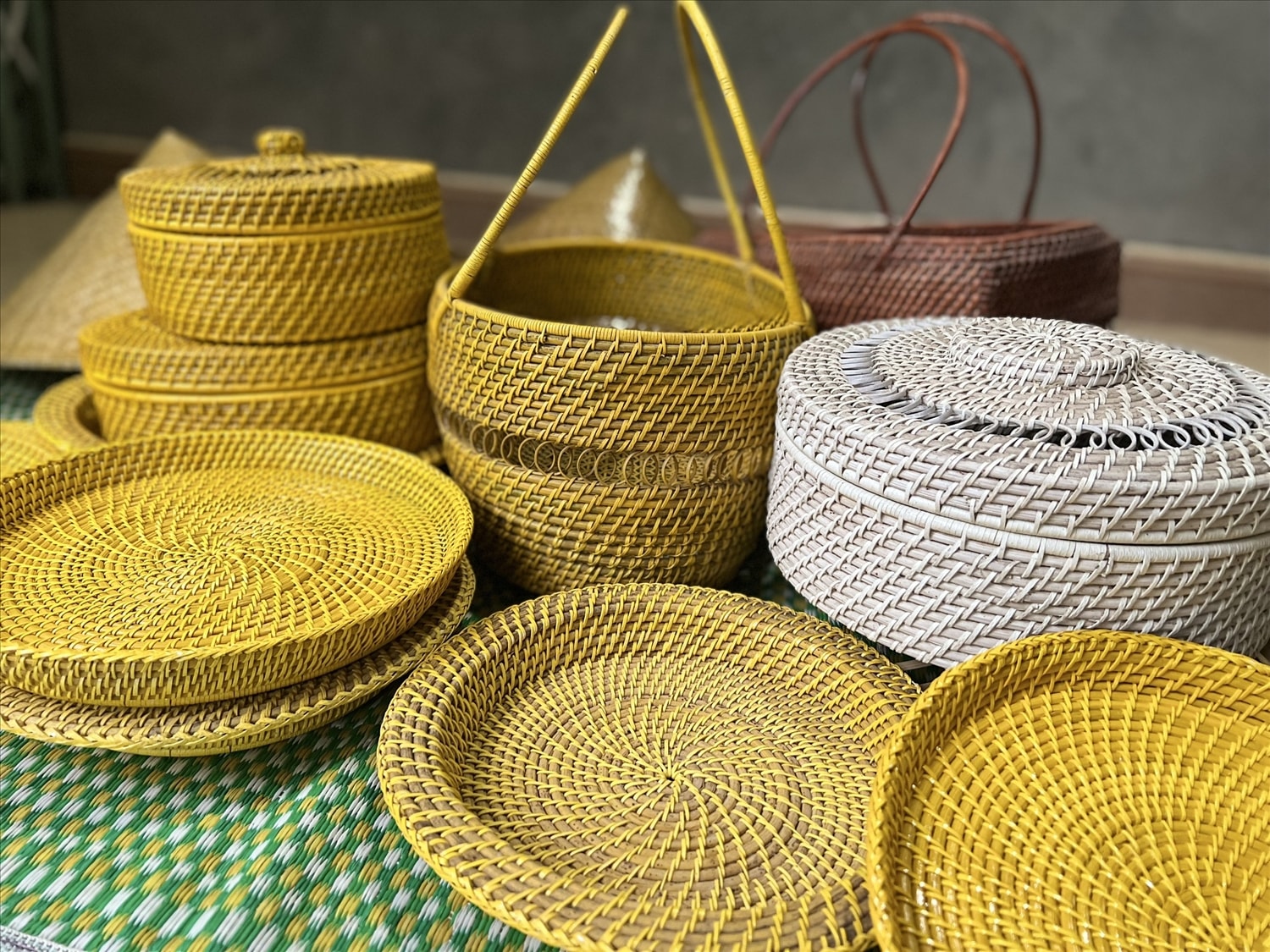 Những sản phẩm được tạo ra từ bàn tay của ông Trần Văn Thanh Những sản phẩm được tạo ra từ bàn tay của ông Trần Văn Thanh
