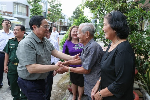 Thủ tướng Phạm Minh Chính và Đoàn công tác đến thăm gia đình thương binh Nguyễn Văn Khởi, sinh năm 1946, ngụ tại số 20 -22, đường A9, phường Hưng Phú, quận Cái Răng, TP. Cần Thơ. Ảnh: VGP/Nhật Bắc Thủ tướng Phạm Minh Chính và Đoàn công tác đến thăm gia đình thương binh Nguyễn Văn Khởi, sinh năm 1946, ngụ tại số 20 -22, đường A9, phường Hưng Phú, quận Cái Răng, TP. Cần Thơ. Ảnh: VGP/Nhật Bắc