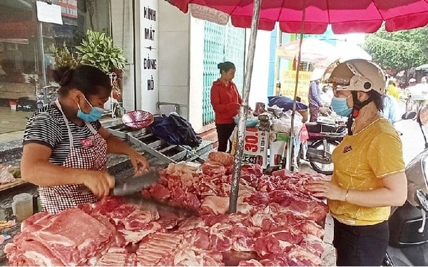 Thịt lợn tăng giá, các tiểu thương kêu khó khăn vì sức mua giảm Thịt lợn tăng giá, các tiểu thương kêu khó khăn vì sức mua giảm
