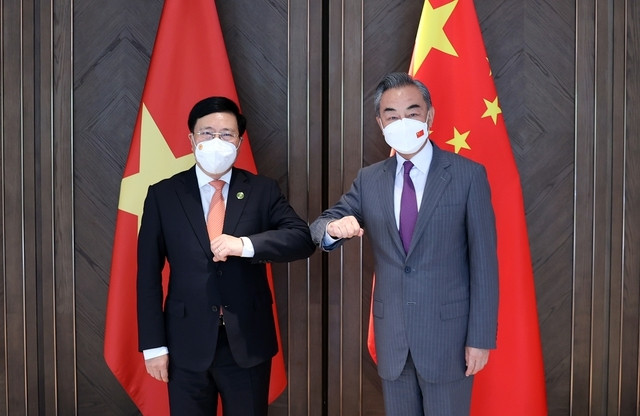Ủy viên Bộ Chính trị, Phó Thủ tướng Thường trực Chính phủ Phạm Bình Minh và Ủy viên Quốc vụ, Bộ trưởng Bộ Ngoại giao Trung Quốc Vương Nghị - Ảnh: VGP/Hải Minh