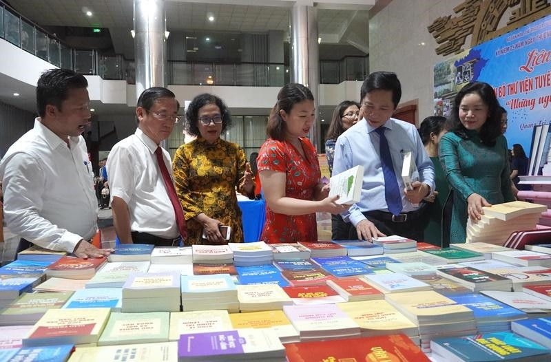 Không gian trưng bày và giới thiệu sách trong khuôn khổ Liên hoan