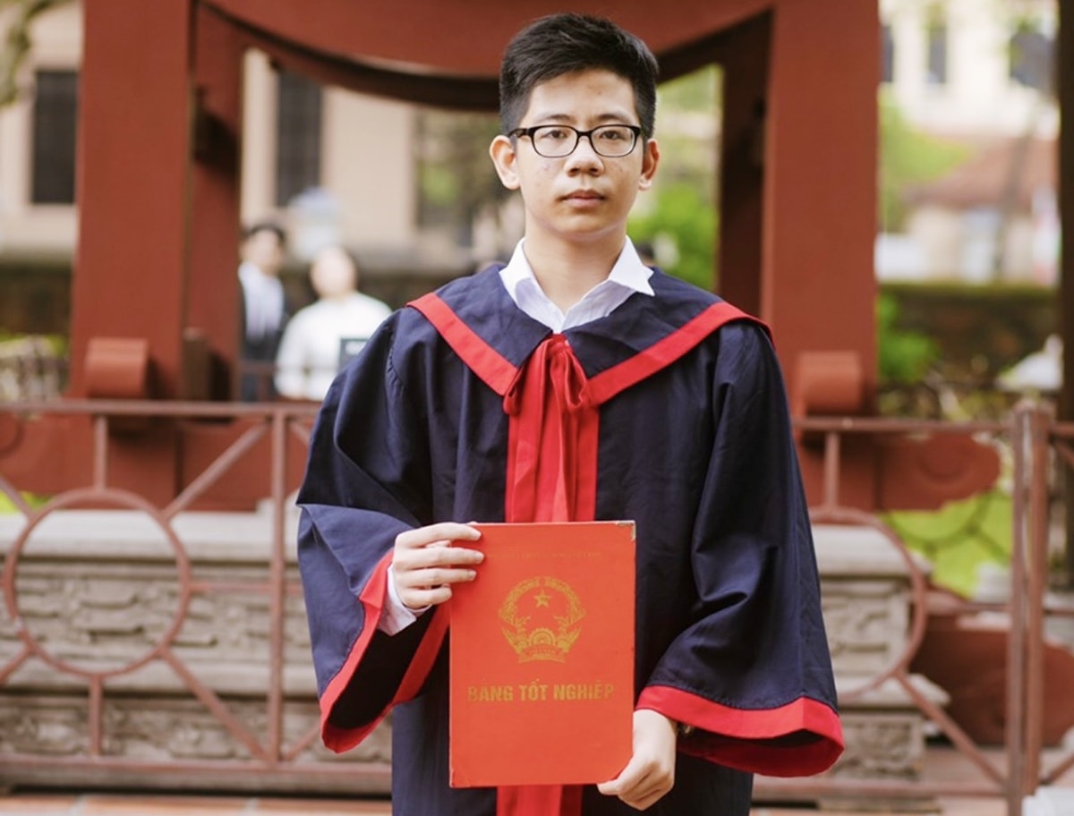 Em Đinh Anh Vũ, học sinh lớp 9A6 đã xuất sắc đạt số điểm xét tuyển là 48 điểm (Á Khoa vào lớp 10)
