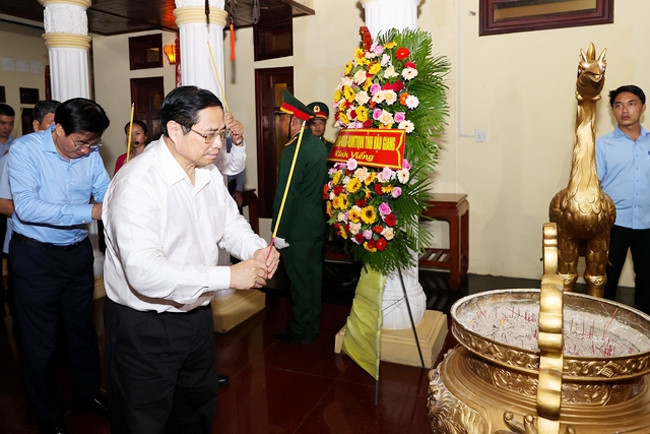 Thủ tướng Chính phủ Phạm Minh Chính và Đoàn công tác dâng hương tại Đền thờ Bác Hồ. (Ảnh: VGP/Nhật Bắc) Thủ tướng Chính phủ Phạm Minh Chính và Đoàn công tác dâng hương tại Đền thờ Bác Hồ. (Ảnh: VGP/Nhật Bắc)