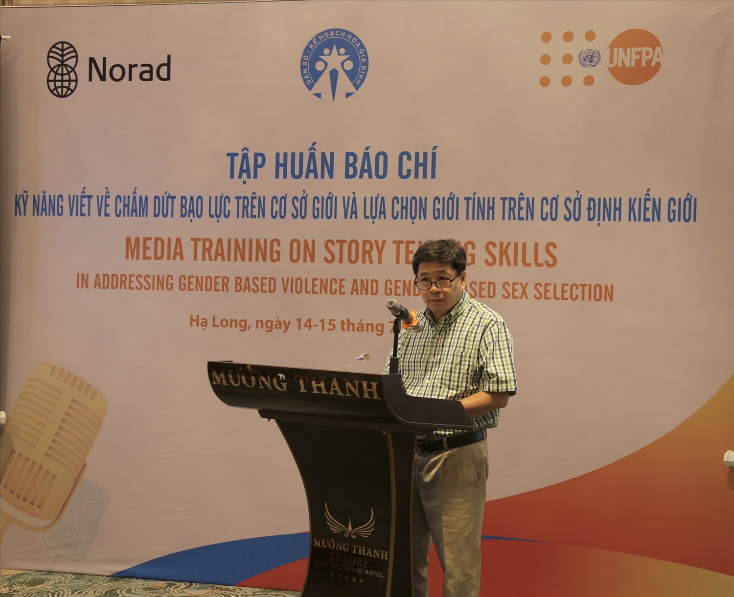 Ông Đinh Huy Dương, Vụ trưởng Vụ Giáo dục và Truyền thông, Tổng cục Dân số - Kế hoạch hoá gia đình phát biểu tại buổi Tập huấn Ông Đinh Huy Dương, Vụ trưởng Vụ Giáo dục và Truyền thông, Tổng cục Dân số - Kế hoạch hoá gia đình phát biểu tại buổi Tập huấn