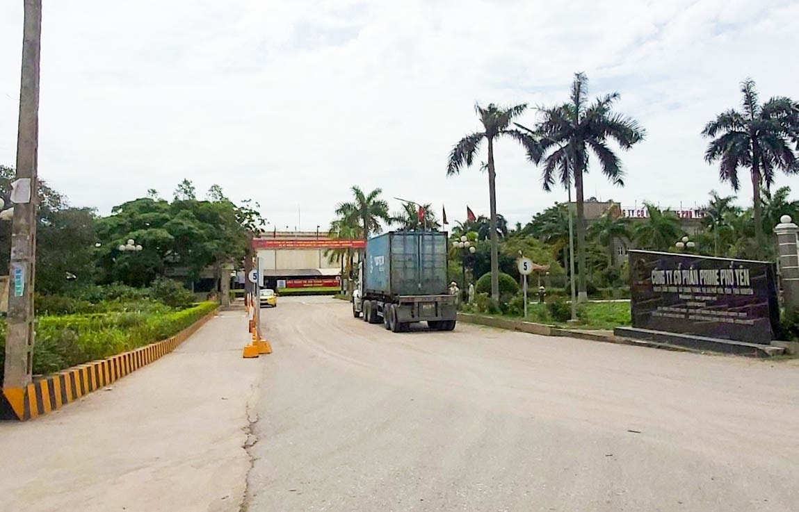 Hình ảnh khu vực cồng Công ty sản xuất gạch Prime Phổ Yên Hình ảnh khu vực cồng Công ty sản xuất gạch Prime Phổ Yên