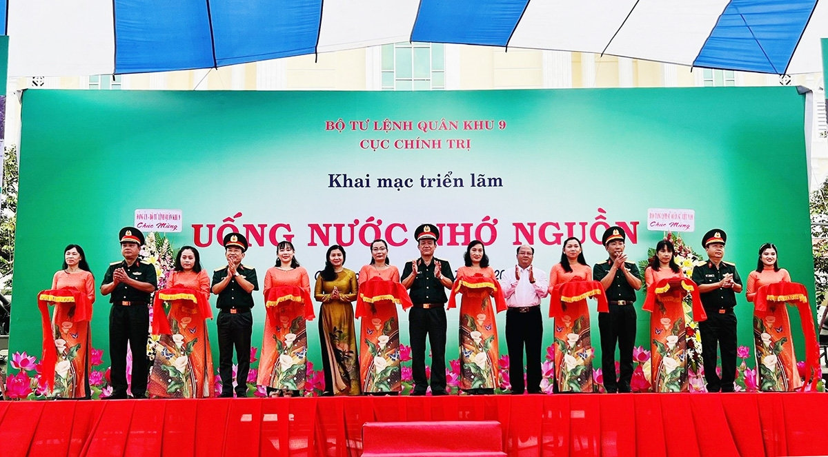 Bộ Tư lệnh Quân khu 9: Triển lãm chuyên đề “Uống nước nhớ nguồn” 