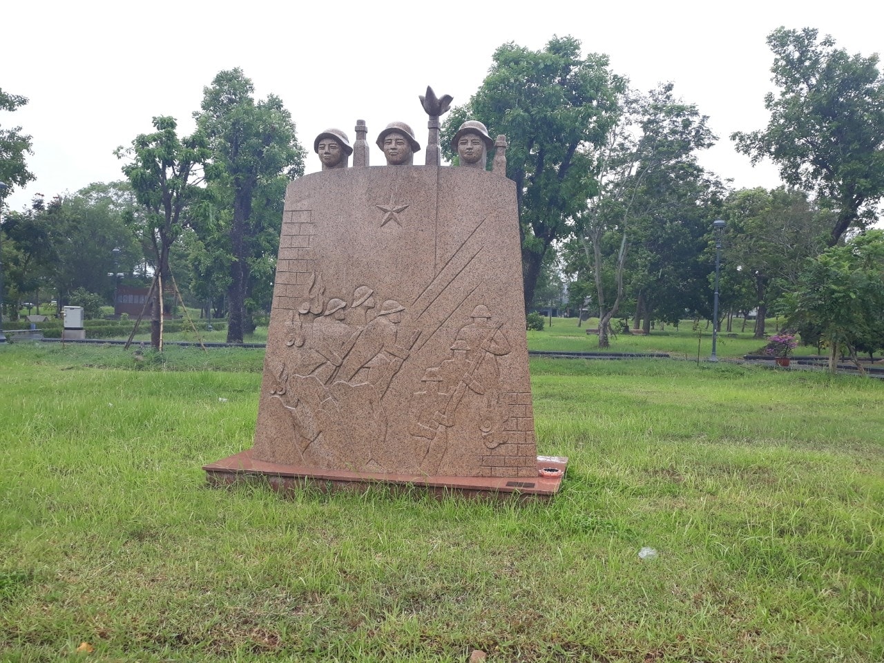 Những bức tượng quyết tử