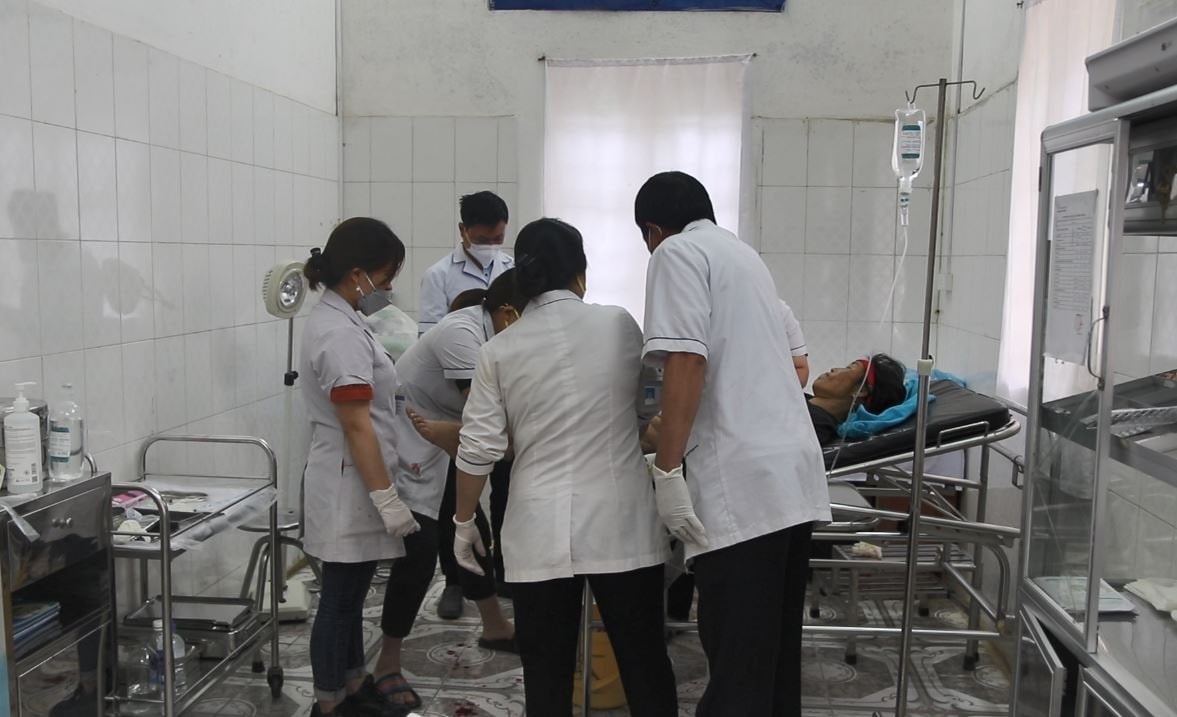Phòng khám Đa khoa khu vực Sín Chéng cấp cứu sản phụ bị tai biến do sinh con tại nhà Phòng khám Đa khoa khu vực Sín Chéng cấp cứu sản phụ bị tai biến do sinh con tại nhà