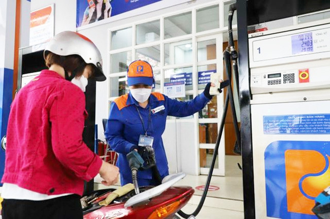 Giá xăng dầu tiếp tục giảm sâu. (Ảnh MH)