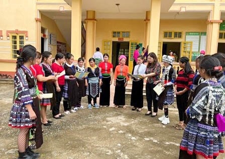 Tuyên truyền phòng chống tảo hôn và hôn nhân cận huyết thống cho phụ nữ dân tộc thiểu số Tuyên truyền phòng chống tảo hôn và hôn nhân cận huyết thống cho phụ nữ dân tộc thiểu số
