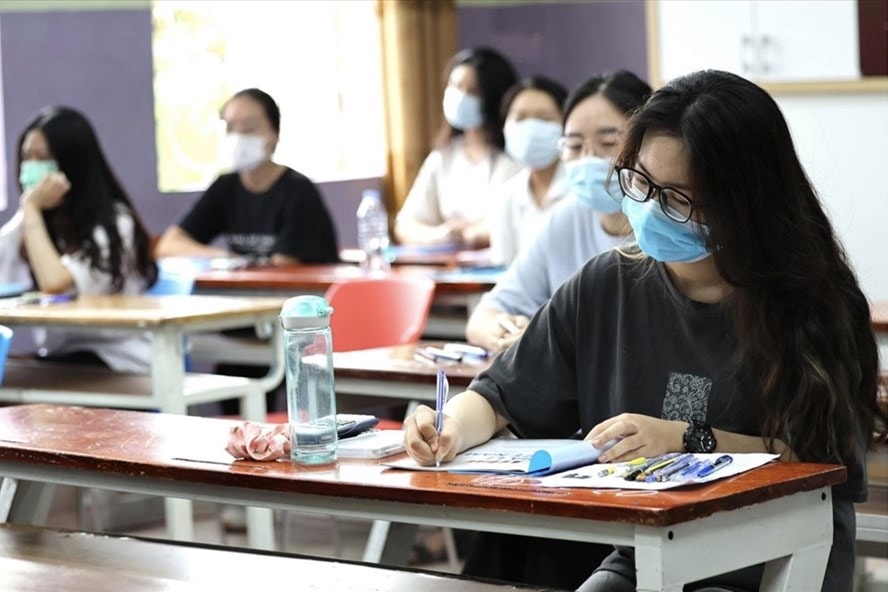 Bộ GDĐT hướng dẫn ba cách thức để thí sinh xem điểm thi một cách thuận lợi nhanh và chính xác. Ảnh minh hoạ