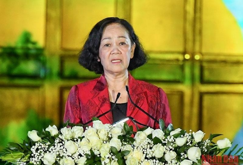 Đồng chí Trương Thị Mai phát biểu khai mạc Chương trình nghệ thuật “Khát vọng hòa bình”. Đồng chí Trương Thị Mai phát biểu khai mạc Chương trình nghệ thuật “Khát vọng hòa bình”.