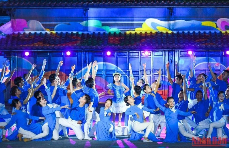 Một tiết mục trong chương trình nghệ thuật. Tiết mục nghệ thuật gây ấn tượng tại chương trình.