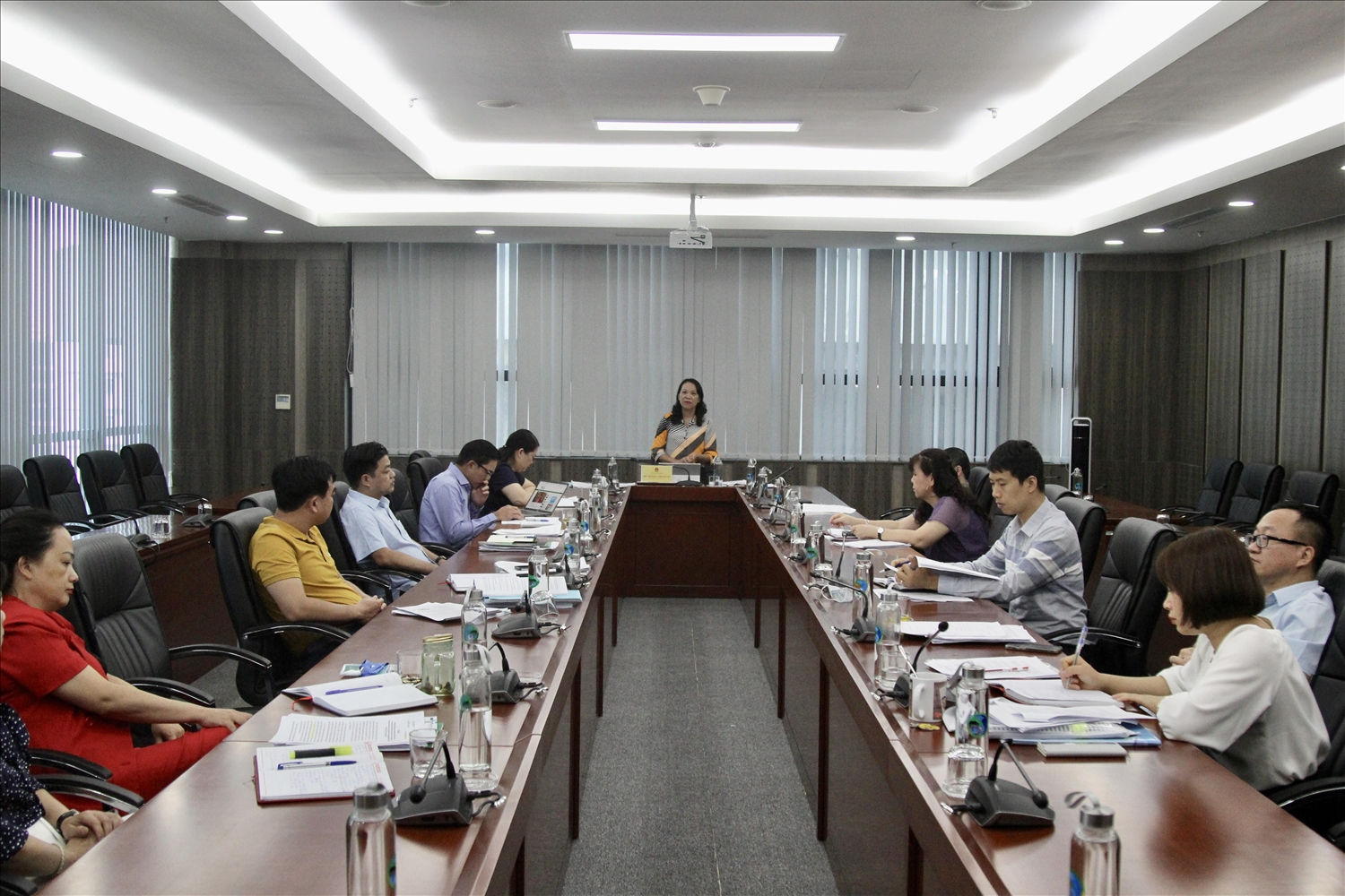 Quang cảnh phiên họp
