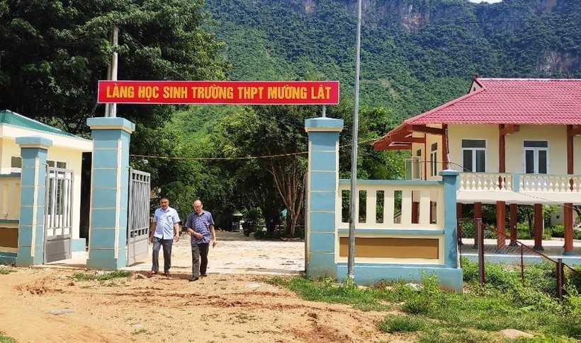 Làng học sinh Mường Lát