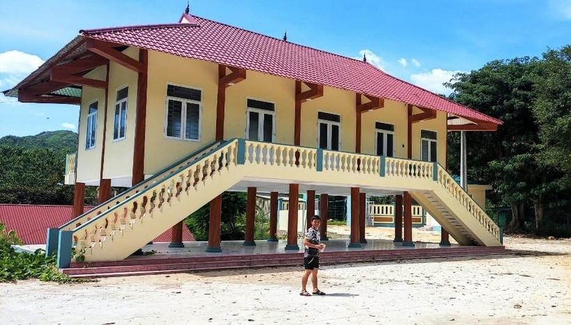 Nhà sinh hoạt văn hóa chung của Làng học sinh Mường Lát