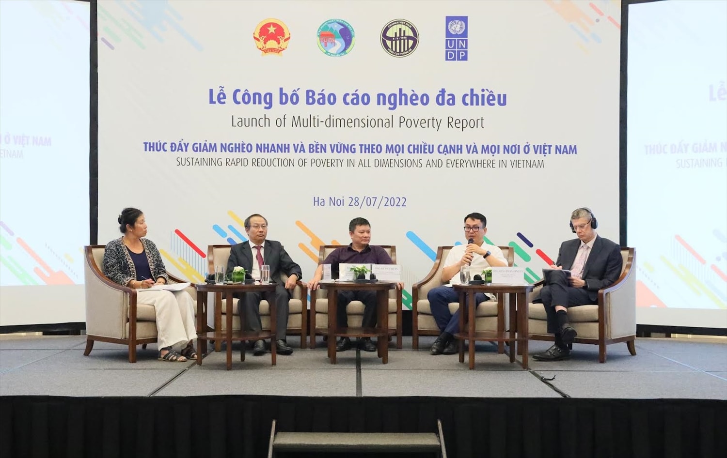 Các đại biểu tham gia thảo luận tại Lễ Công bố