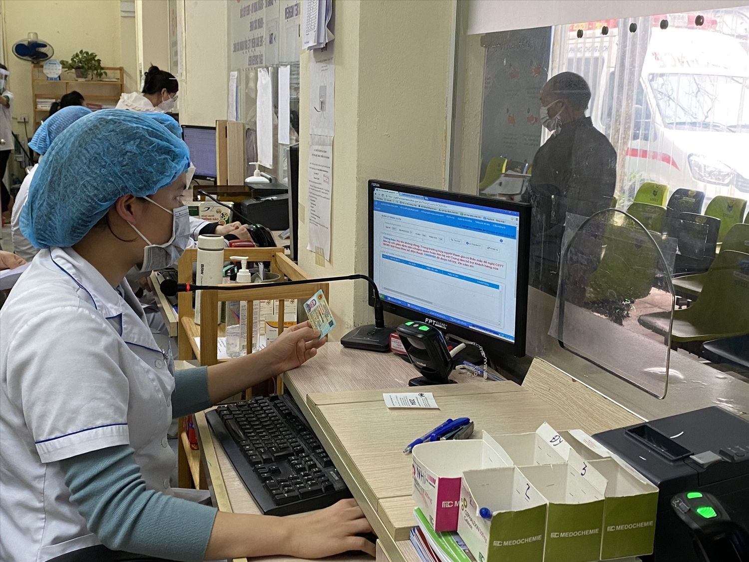 Sử dụng hình ảnh thẻ BHYT trên ứng dụng VssID, thẻ căn cước công dân gắn chíp, ứng dụng VNEID thay thế thẻ BHYT giấy để đi KCB BHYT